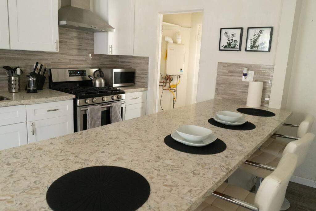 Spacious 2-Bedroom Unit In Hollywood Los Angeles Bagian luar foto