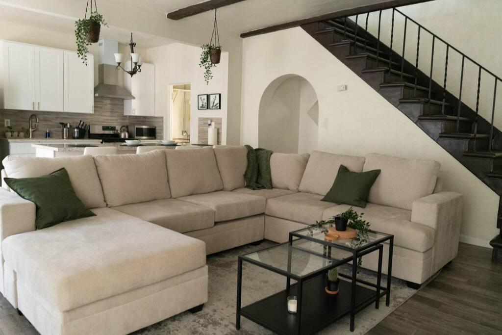 Spacious 2-Bedroom Unit In Hollywood Los Angeles Bagian luar foto