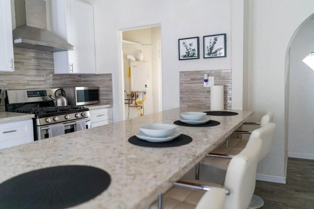 Spacious 2-Bedroom Unit In Hollywood Los Angeles Bagian luar foto