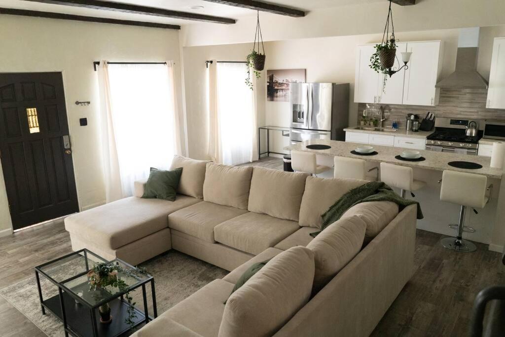 Spacious 2-Bedroom Unit In Hollywood Los Angeles Bagian luar foto