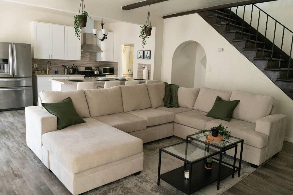 Spacious 2-Bedroom Unit In Hollywood Los Angeles Bagian luar foto
